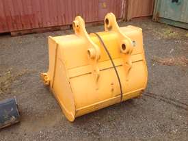 Excavator GP bucket with teeth - picture1' - Click to enlarge