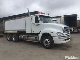 2010 Freightliner Columbia CL120 - picture0' - Click to enlarge