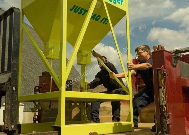 caption Sand-Bagger GRAVITY 2 CHUTE