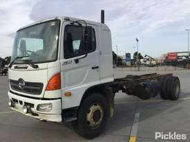 2004 Hino GH - picture2' - Click to enlarge