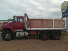 Ford L9000 - picture2' - Click to enlarge
