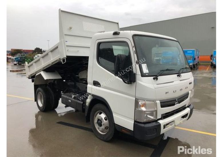 caption 2017 Mitsubishi Fuso Canter 715
