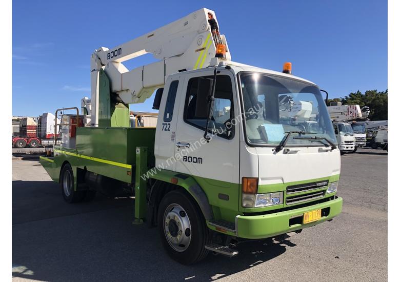 caption 2006 MITSUBISHI FK 600 WITH 2006 SHERRIN TRAVEL TOWER
