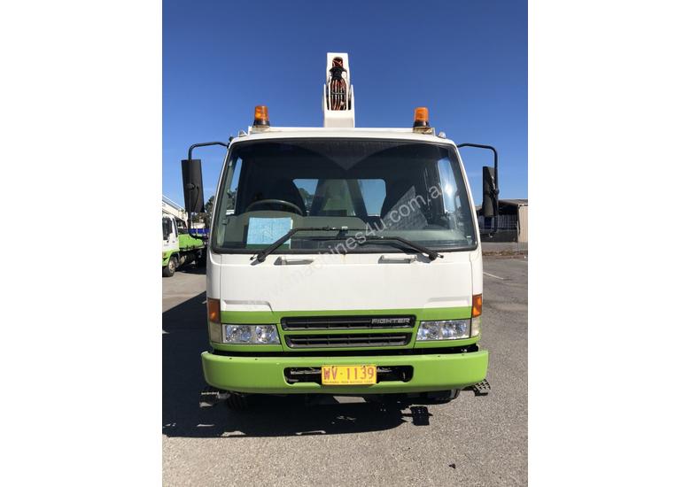 caption 2006 MITSUBISHI FK 600 WITH 2006 SHERRIN TRAVEL TOWER