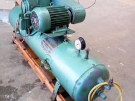 Used Air compresser - picture0' - Click to enlarge