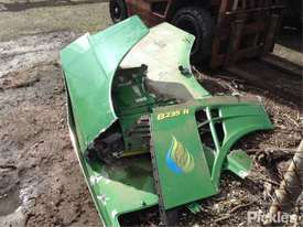 2013 John Deere 8235R - picture2' - Click to enlarge