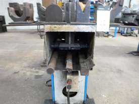 Bulldozer 25T 3 Phase Horizontal Press - picture1' - Click to enlarge