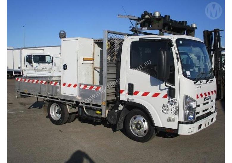 caption Isuzu NLR200
