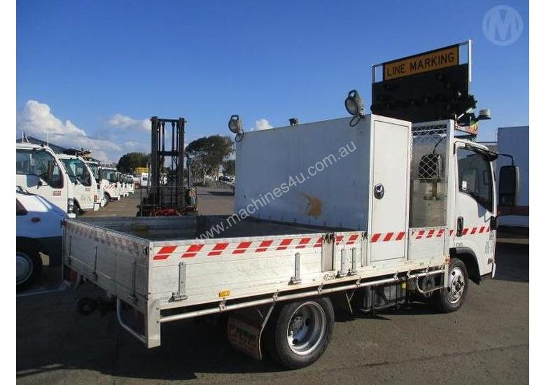 caption Isuzu NLR200