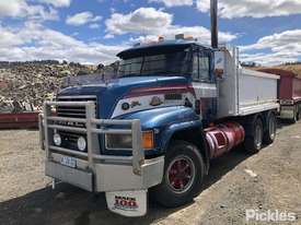 1993 Mack CHR - picture1' - Click to enlarge