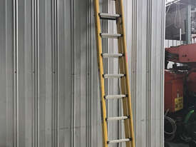 Branach Fiberglass Extension Ladder 3.3 to 5.2 Meter Industrial Quality FED 5.2 - picture1' - Click to enlarge