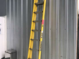 Branach Fiberglass Extension Ladder 3.3 to 5.2 Meter Industrial Quality FED 5.2 - picture2' - Click to enlarge