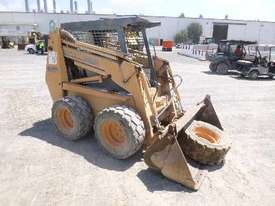 CASE 1845C Skid Steer Loader - picture0' - Click to enlarge