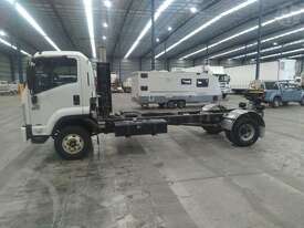 Isuzu FRR500L - picture2' - Click to enlarge