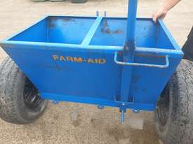 Farm-Aid 3 foot Dolomite Spreader - picture0' - Click to enlarge