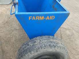 Farm-Aid 3 foot Dolomite Spreader - picture0' - Click to enlarge