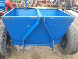 Farm-Aid 3 foot Dolomite Spreader - picture1' - Click to enlarge