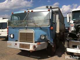 1986 Kenworth L700 - picture2' - Click to enlarge