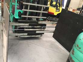Container Mast Forklift with specialised delicate goods clamp - picture2' - Click to enlarge