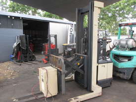 Crown Walkie Reach, 1.5 ton Electric Used Forklift #CS232 - picture0' - Click to enlarge