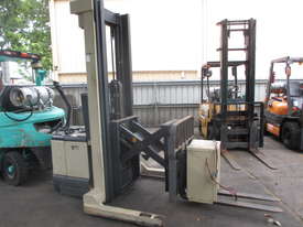 Crown Walkie Reach, 1.5 ton Electric Used Forklift #CS232 - picture1' - Click to enlarge