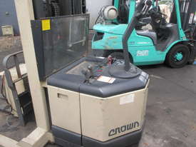 Crown Walkie Reach, 1.5 ton Electric Used Forklift #CS232 - picture2' - Click to enlarge