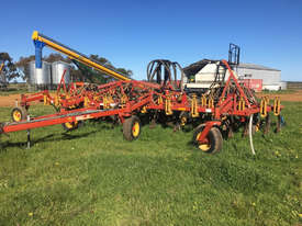 Bourgault 8810 Air Seeder Seeding/Planting Equip - picture0' - Click to enlarge