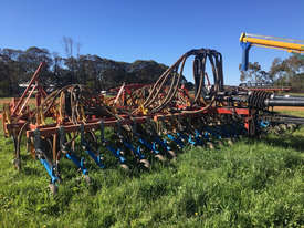 Bourgault 8810 Air Seeder Seeding/Planting Equip - picture1' - Click to enlarge