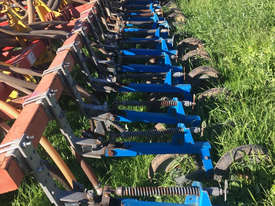 Bourgault 8810 Air Seeder Seeding/Planting Equip - picture2' - Click to enlarge