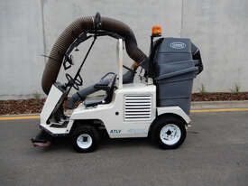 Tennant 4300 Sweeper Sweeping/Cleaning - picture0' - Click to enlarge