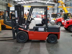 Nissan 3 Tonne Container Mast Forklift - picture0' - Click to enlarge