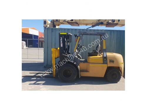 TCM 4000kg Diesel Forklift with 4350mm Three Stage Container Mast