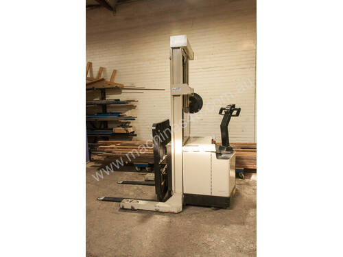 Forklift Crown Walkie Reach Stacker 1500kg 3810mm height 