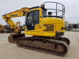 2018 KOMATSU PC228US-8 EXCAVATOR WITH LOW 2200 - picture0' - Click to enlarge
