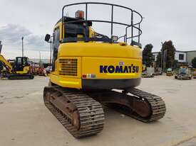 2018 KOMATSU PC228US-8 EXCAVATOR WITH LOW 2200 - picture1' - Click to enlarge