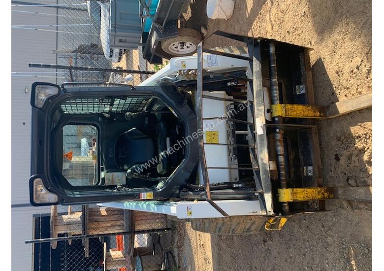 caption Bobcat S450 Skidsteer