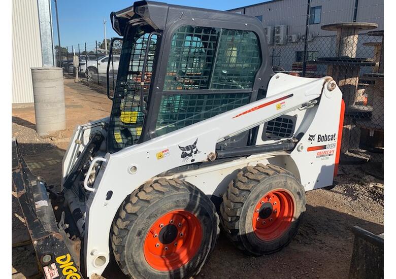 caption Bobcat S450 Skidsteer