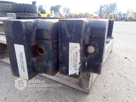 2 X FORKLIFT TYNES & 1 X RAM - picture2' - Click to enlarge