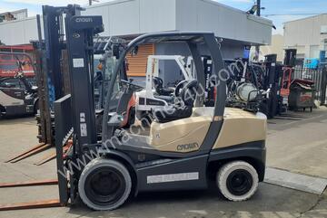 ACTIVE FORKLIFTS - Crown Forklift Container entry 3.5 Ton 4800mm lift Height 2010 Model ACTIVE FORKLIFTS - Crown Forklift Container entry 3.5 Ton 4800mm lift Height 2010 Model