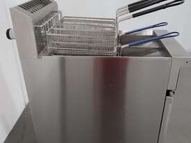 Waldorf FN8226G Double Pan Fryer - picture1' - Click to enlarge