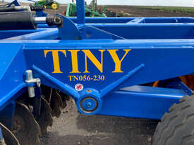 Grizzly Tiny 56-230 Offset Discs Tillage Equip - picture0' - Click to enlarge