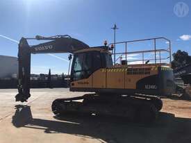 Volvo EC240CL - picture1' - Click to enlarge