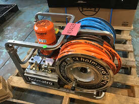 Holmatro Hydraulic Pump with Dual Hose Reel and Hose DPU60DC CRM - picture2' - Click to enlarge