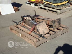 MANUAL WIND DOWN TRAILER LEGS - picture1' - Click to enlarge