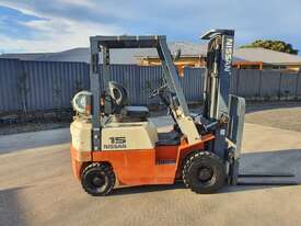 Forklift 1.5T Nissan  - picture0' - Click to enlarge