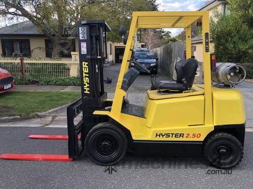 Hyster H2.5DX **Very low hrs**