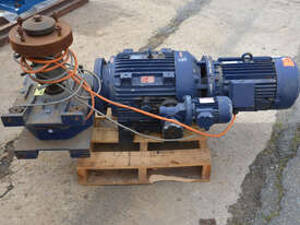 SITI GEARBOX N1 130 A 30:1 Enclosed Gear Drive Gear Box with 10kW Western Electric Motor 1450rpm VAR - picture1' - Click to enlarge