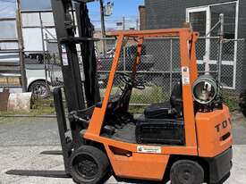 Toyota 2.2 Tonne Forklift  - picture0' - Click to enlarge