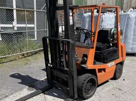Toyota 2.2 Tonne Forklift  - picture0' - Click to enlarge