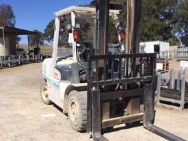 TCM FD50T9 Diesel 5,000 kg Capacity Forklift - picture0' - Click to enlarge